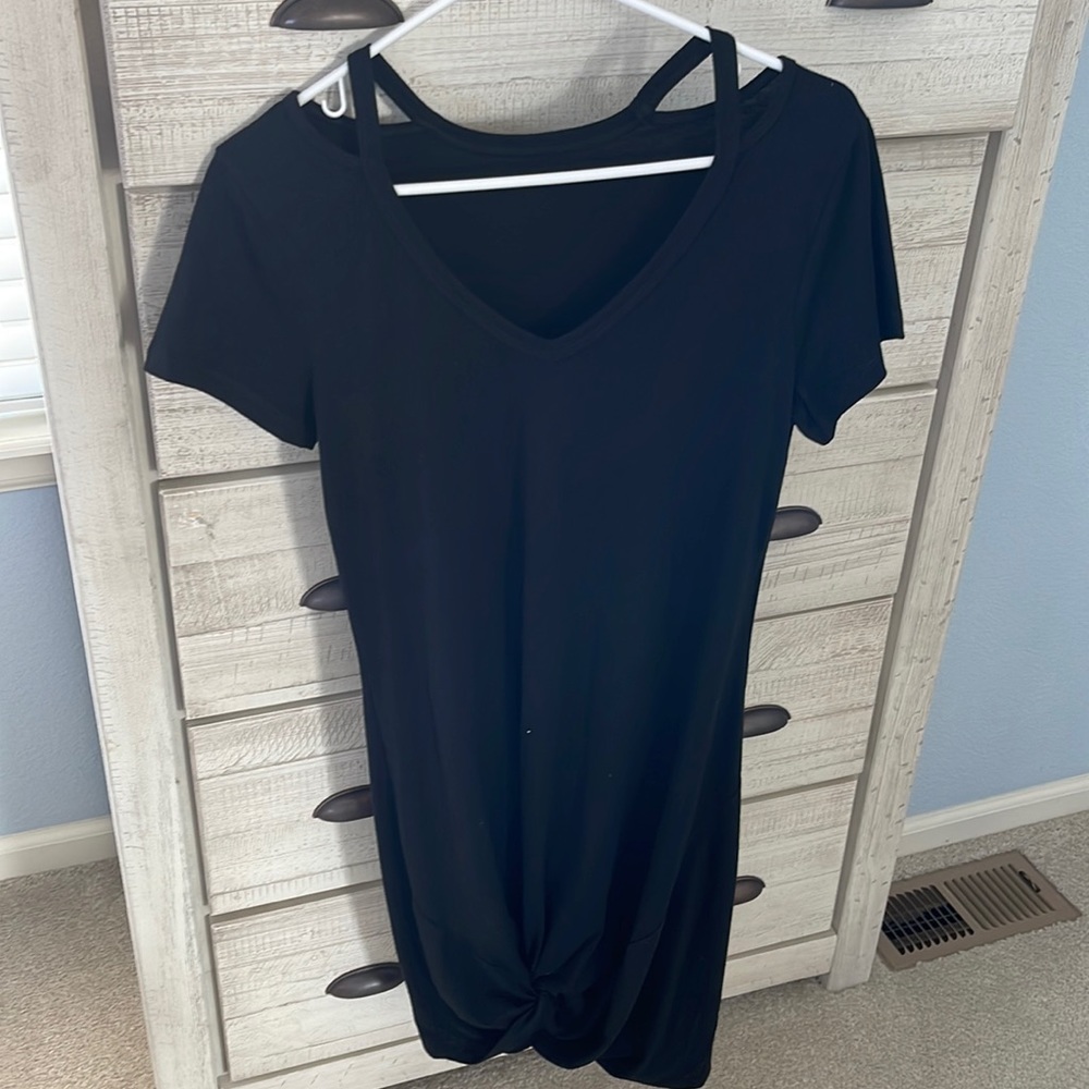 Small Black short sleeve dress. Great for summer!
